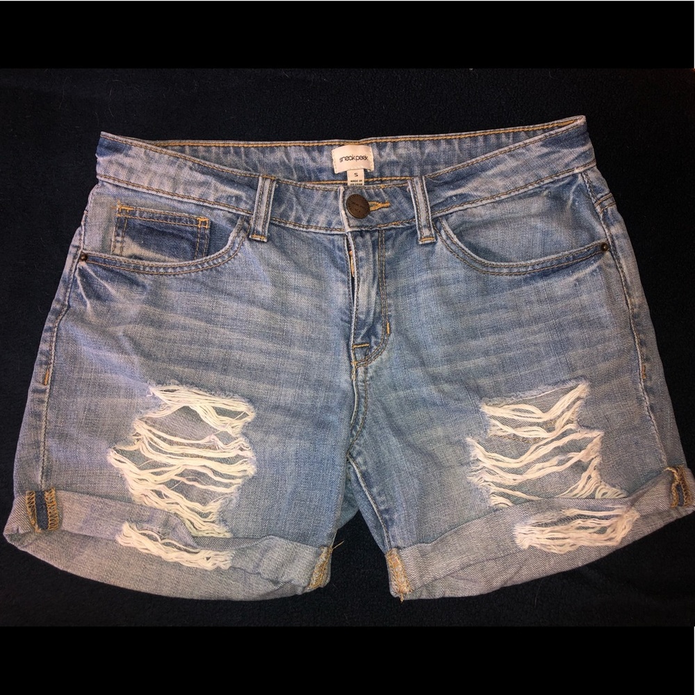 Women’s ripped denim shorts